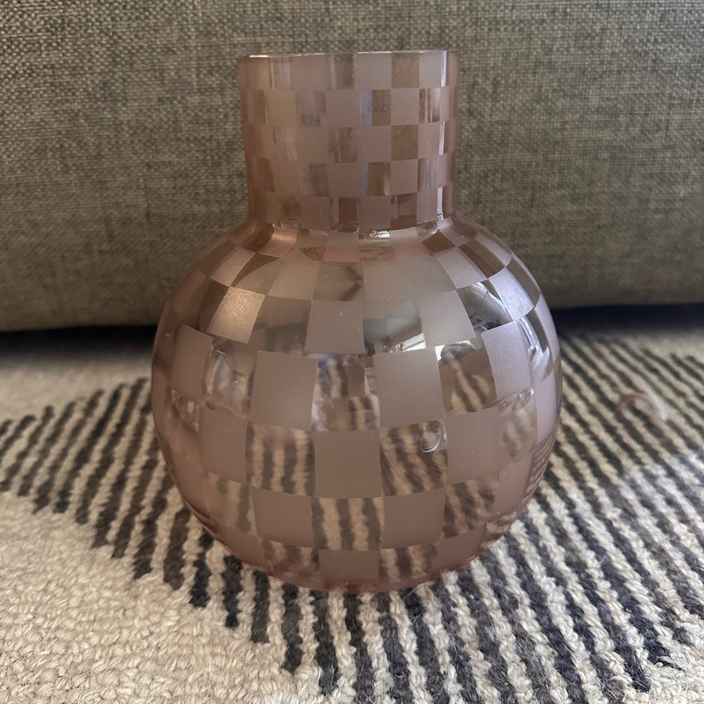 Elegant Checkered Glass Vase - Brown